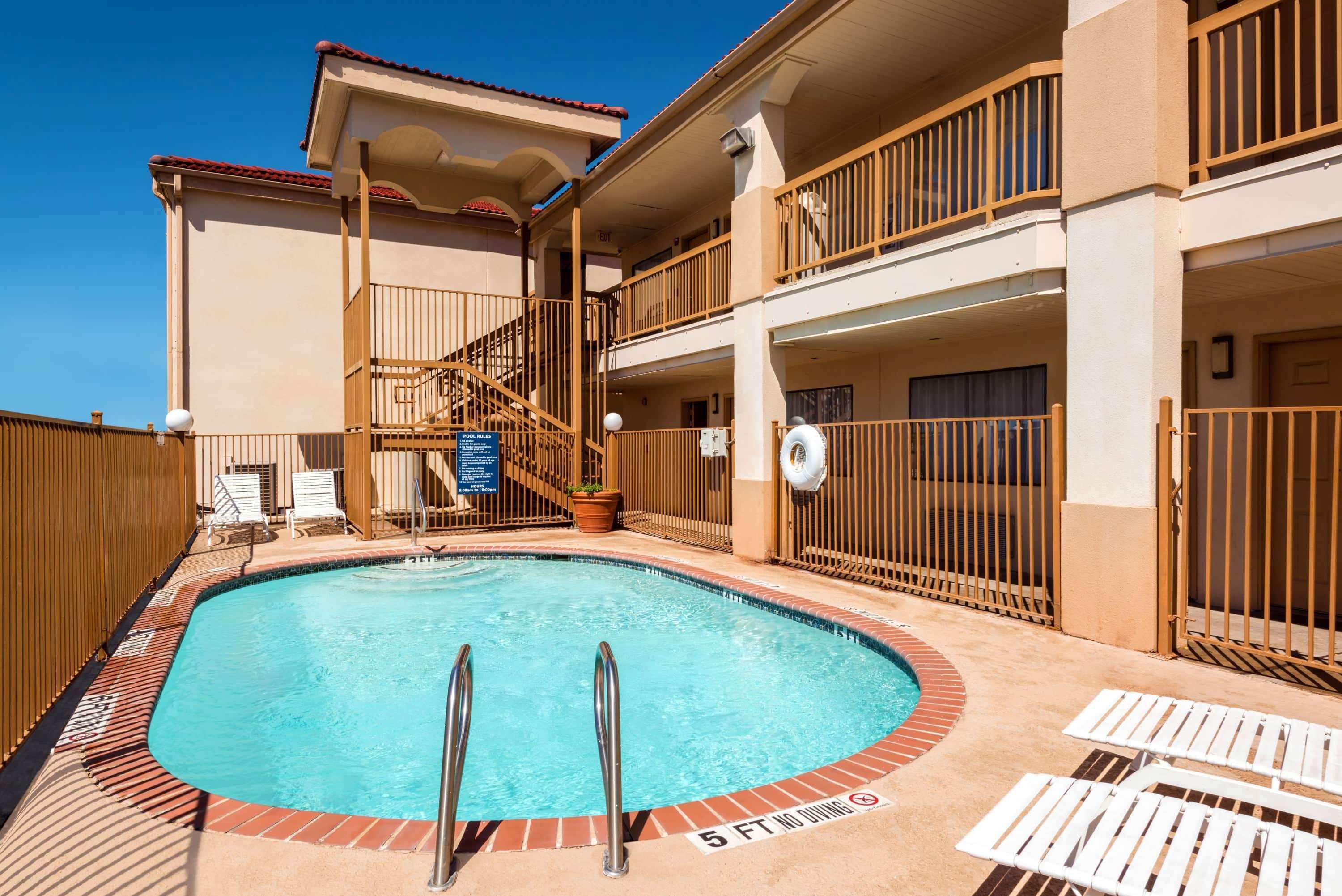 Days By Wyndham Near Seaworld Hotel 2*